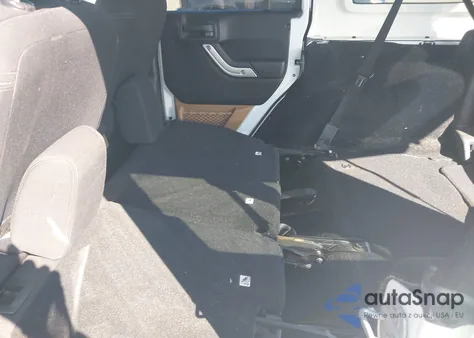 2013 Jeep Wrangler Unlimited Sahara z USA, uszkodzony, nr VIN 1C4BJWEG8DL514925